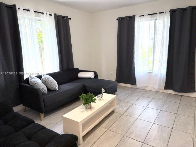 Beachside Miami Beach 2BR Near Ocean Walk