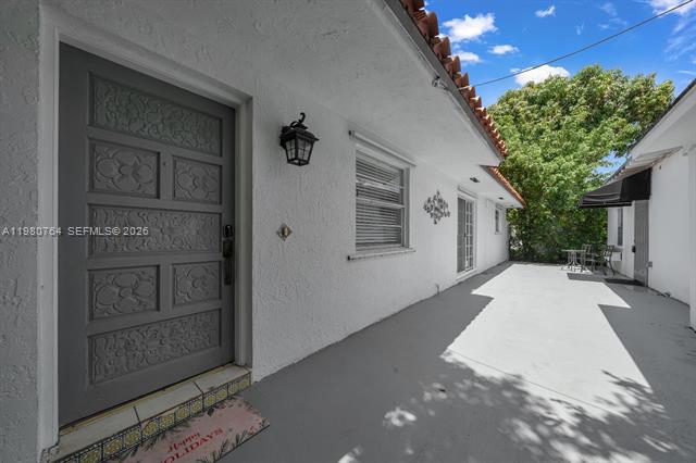 Furnished 1BR Near Calle 8, Shops & Dining photo 2