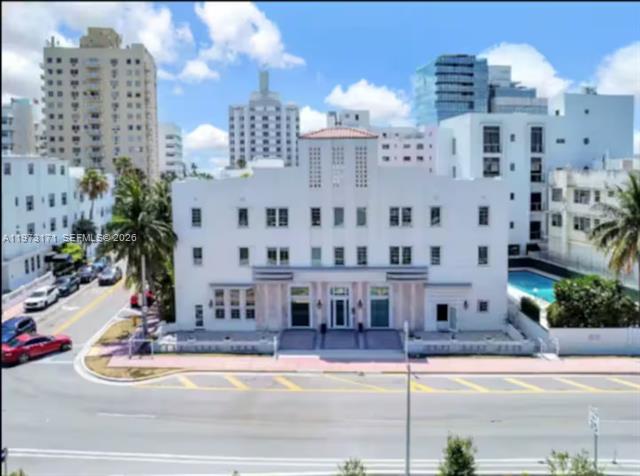 Art Deco Gem One Block From Beach