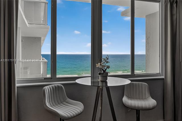 Oceanfront Remodeled 2BR, Direct Beach Access photo 3