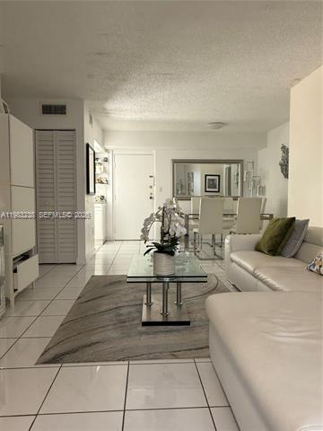 Moon Tower: Remodeled 2BR + Den, Brickell photo 3
