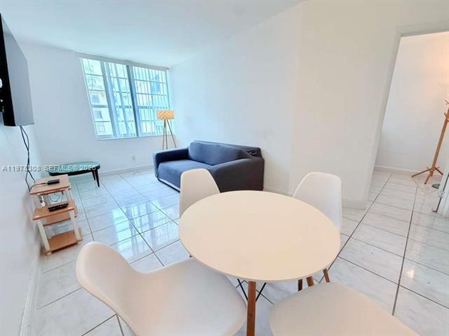 Decoplage South Beach: Renovated 1BR Pool & Gym photo 2