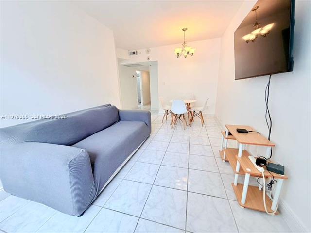 Decoplage South Beach: Renovated 1BR Pool & Gym photo 3
