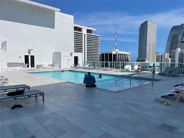 Loft Downtown II: 10-Ft Ceilings, Utilities Included photo 2