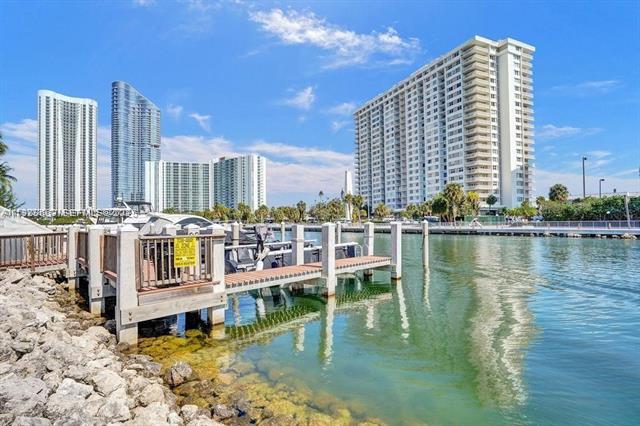 Beachfront 1BR With Sunset Bay Views photo 2