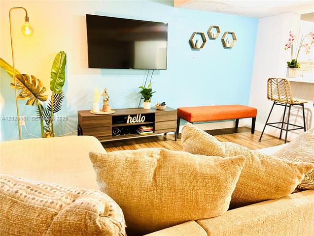 Culmer Villas Townhouse Near Metro Rail