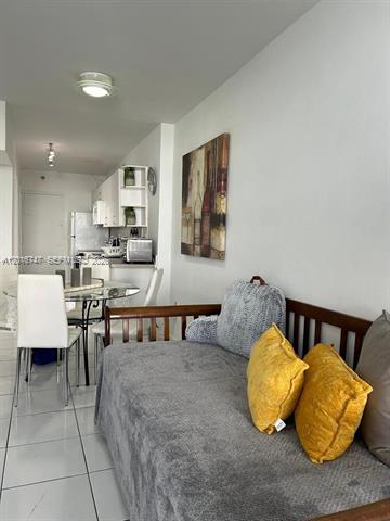 Decoplage Jr Studio at South Beach's Heart
