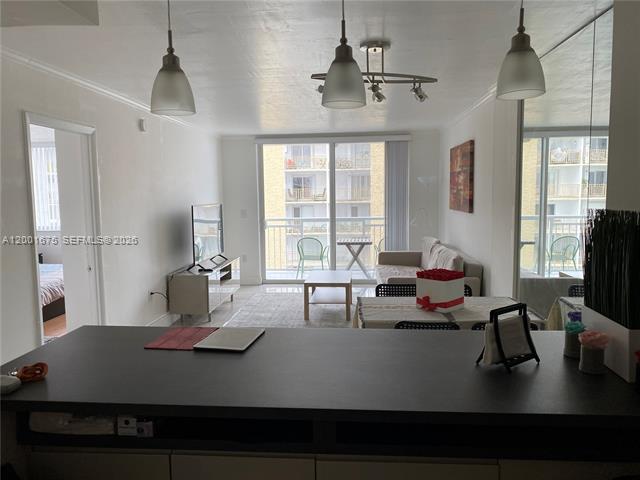 Remodeled 1BR Near Lincoln Road & Beach photo 2