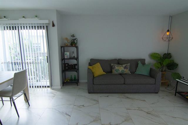 Cozy South Beach 1BR, All Utilities Included photo 3