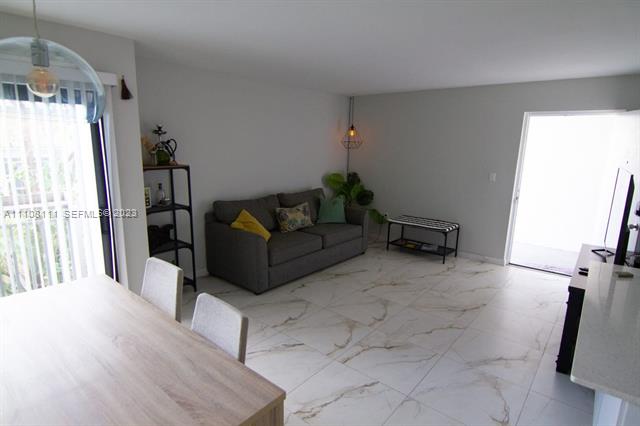 Cozy South Beach 1BR, All Utilities Included photo 2