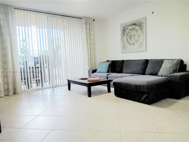 Yacht Club Aventura: Resort Living, Beach Close