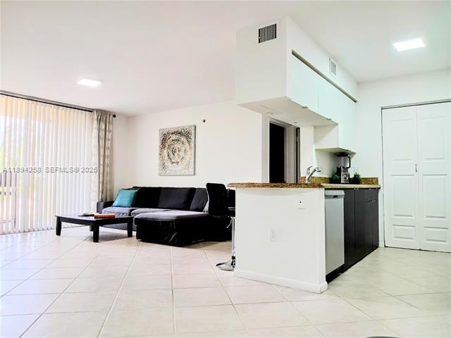 Yacht Club Aventura: Resort Living, Beach Close photo 2