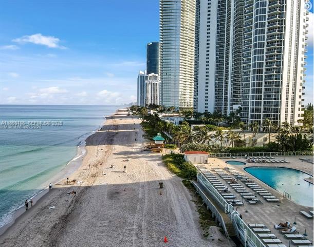 Corner Studio, Oceanfront Views, Sunny Isles photo 2