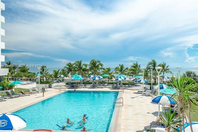 Oceanfront Decoplage With Beach Access & Pool