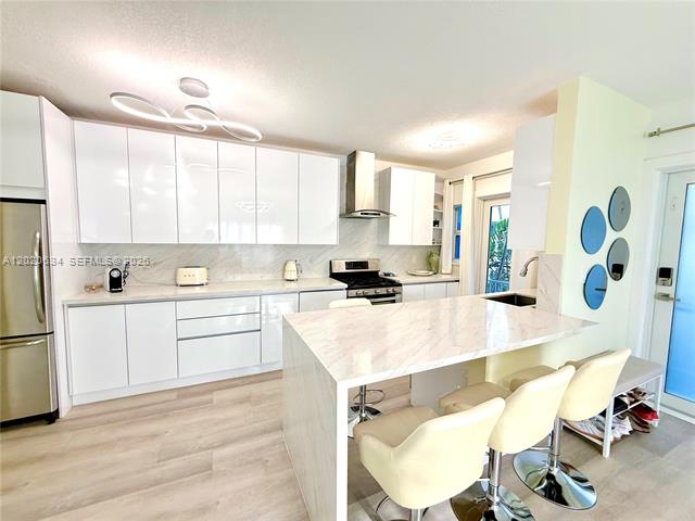Renovated Miami Beach Condo Near Beach photo 2