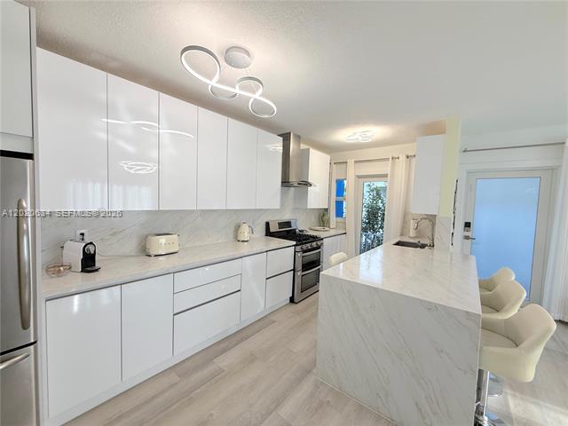 Renovated Miami Beach Condo Near Beach photo 3