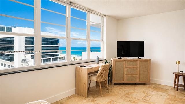 Decoplage 12th Floor Studio, Ocean Views photo 3