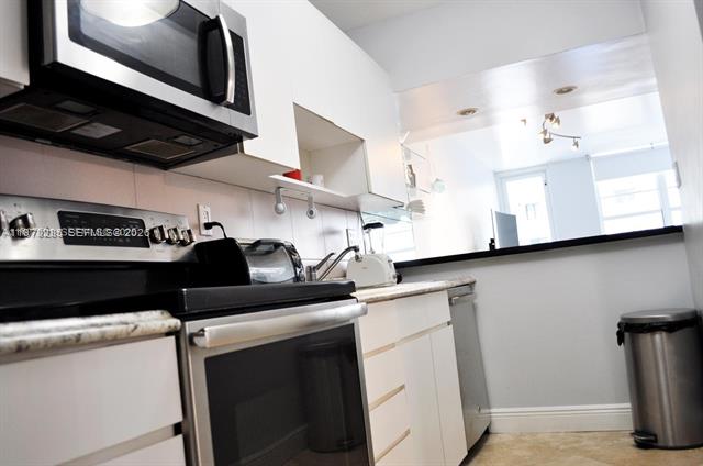 The Decoplage: South Beach Oceanfront 1BR photo 2