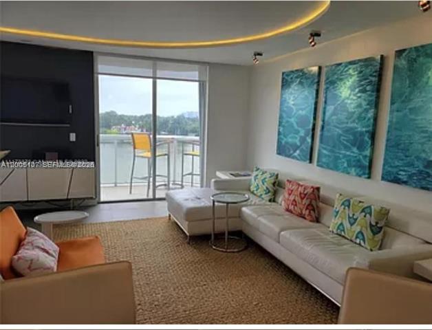 La Rive Gauche Loft With Intercostal Views