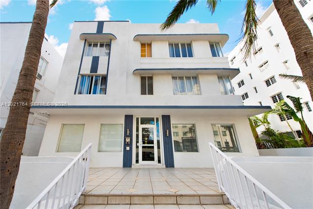 Oceanfront Art Deco Studio, Miami Beach Heart photo 2
