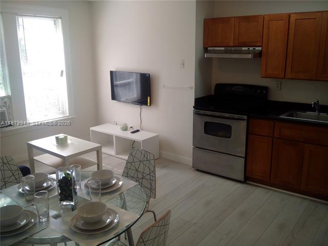 The Patricia: Top Floor, Beach Close