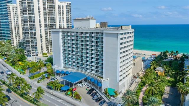 Oceanfront Studio With Beach Service At Aventura