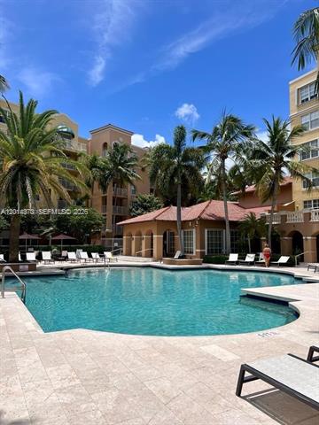 Yacht Club Aventura: Luxury 1BR Golf Circle