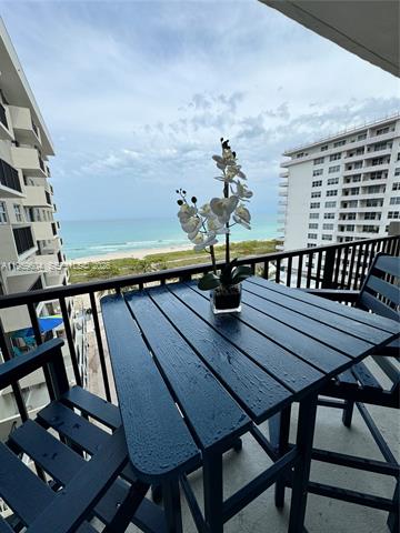 Oceanfront Manatee Condo With Den, Updated Kitchen photo 2