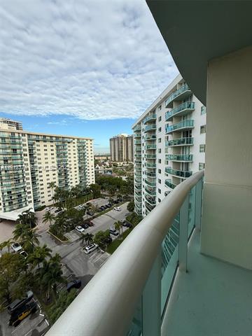 Oceanview B: Ocean Steps, Pool & Fitness