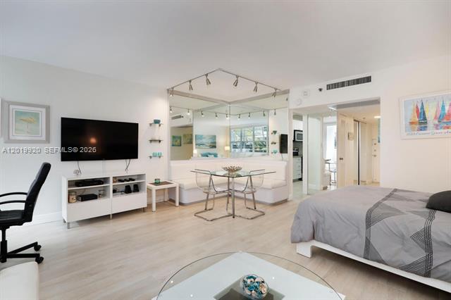 Decoplage Studio: Beach Access & Lincoln Road photo 2