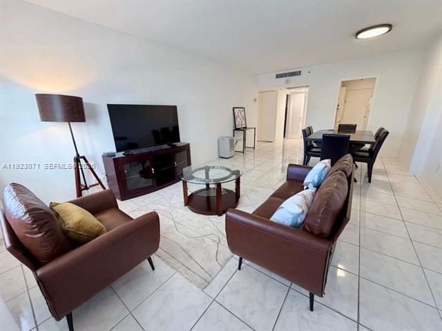 Decoplage 1BR Balcony, Beach & Dining photo 3