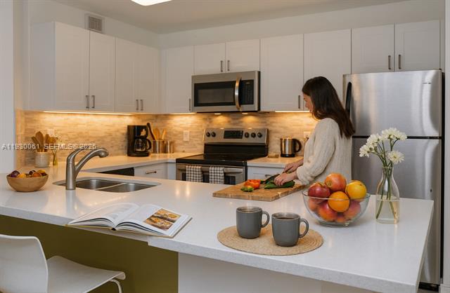 Renovated Yacht Club Condo Near Beach photo 3