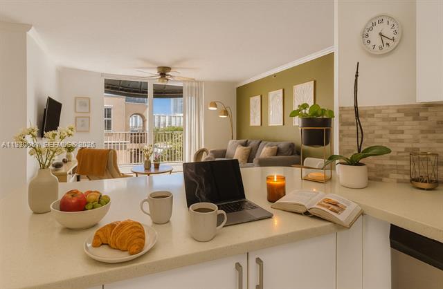 Renovated Yacht Club Condo Near Beach