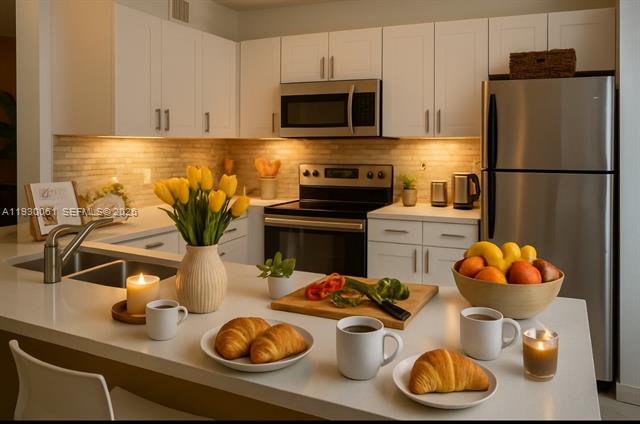 Renovated Yacht Club Condo Near Beach photo 2