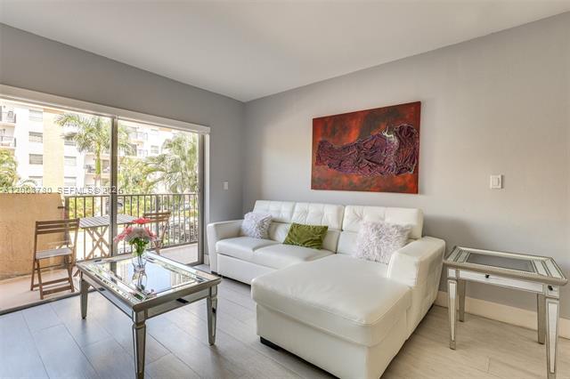 Beachfront Sunny Isles 1BR With Pool Access photo 3