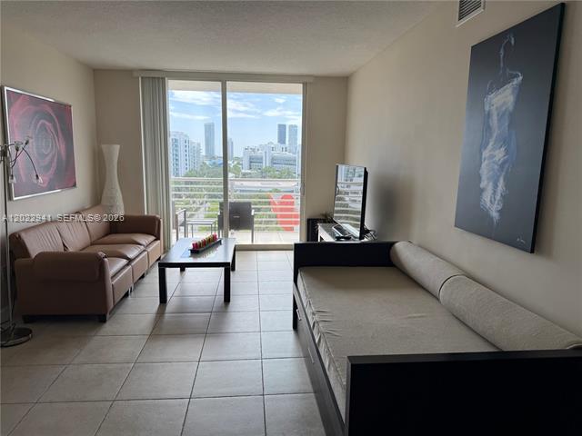 The Venture East - Modern 2BR Near Aventura Mall