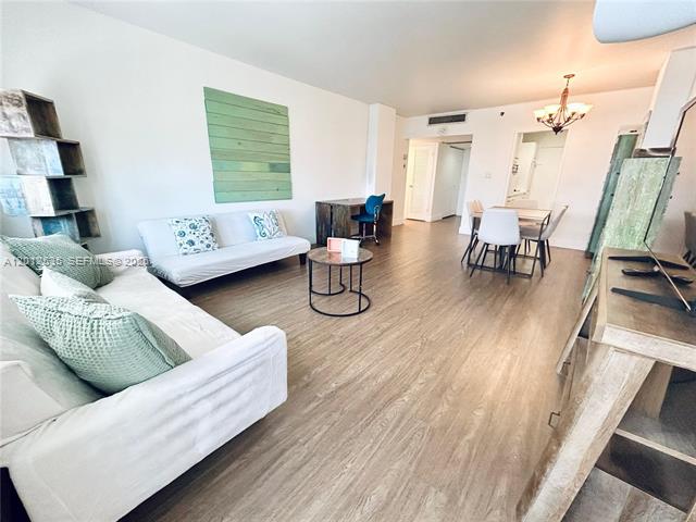 Decoplage Condo: South Beach Location & Pool photo 3