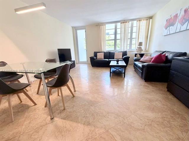 Decoplage 1BR: Lincoln Rd Oceanfront Living