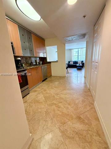 Decoplage 1BR: Lincoln Rd Oceanfront Living photo 3