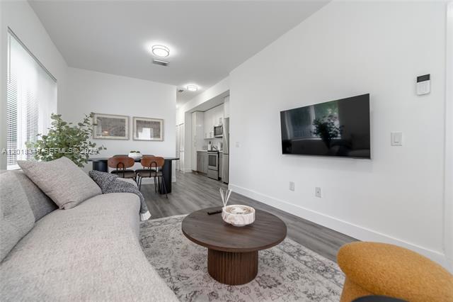 Renovated 2BR Near Marlins Stadium, Patio photo 2
