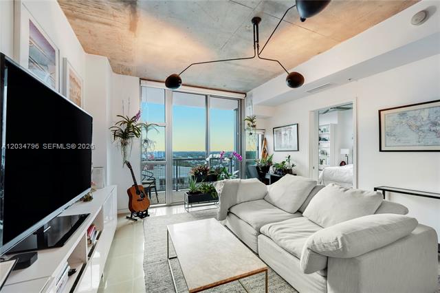 Four Midtown: Sunset Views & 10' Ceilings photo 2