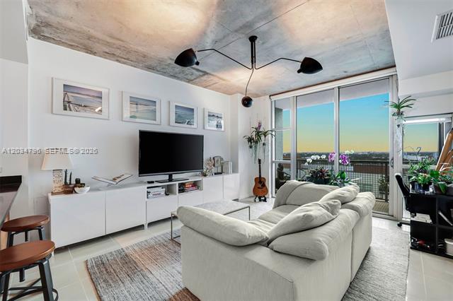 Four Midtown: Sunset Views & 10' Ceilings photo 3