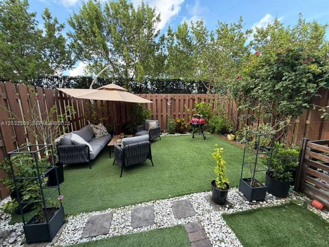 Via Ventura Townhome With Pool & Lake Views