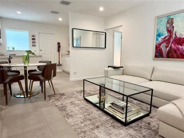 Historic MiMo Duplex, Renovated 2BR photo 2