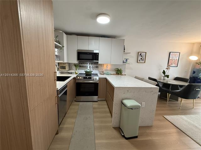 West Bay Gardens: Renovated Sobe Gem photo 3