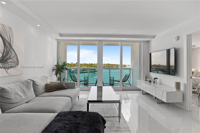 Renovated Waterfront 1BR, Bay Views At Aquasol
