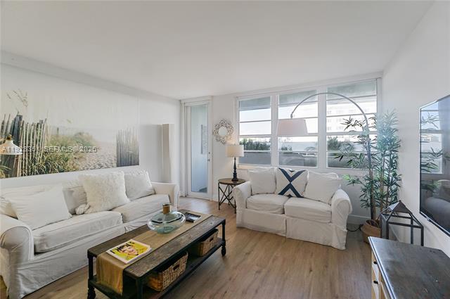 Oceanfront 1BR With Private Balcony South Beach
