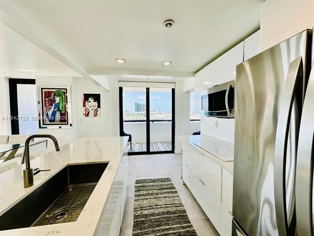 Penthouse Corner With Sweeping Ocean Views photo 3