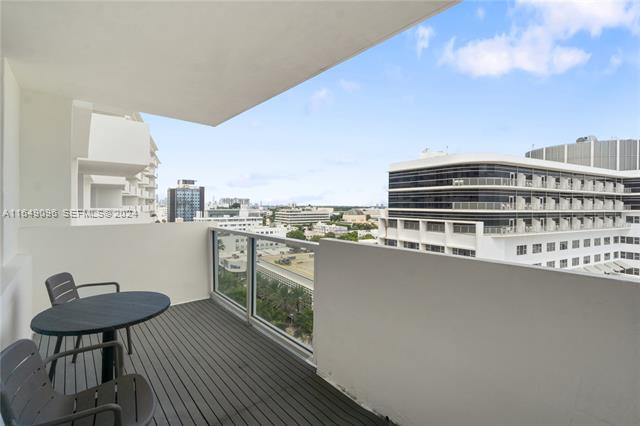 Ocean View Decoplage - South Beach 1BR photo 2