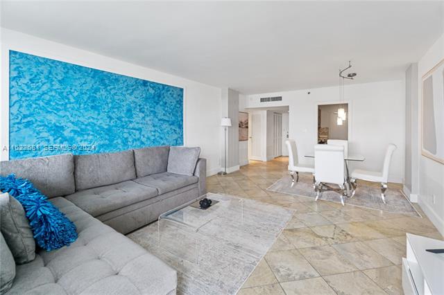 14th Floor Decoplage Condo With Balcony